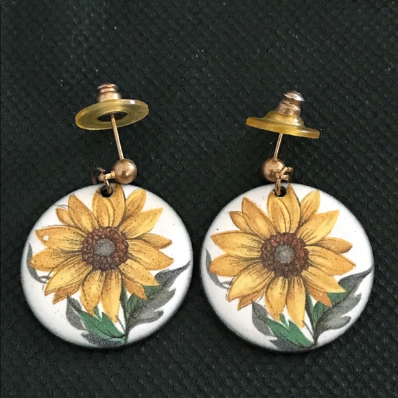 Jewelry - Earrings -Daisy Posts “Vintage “